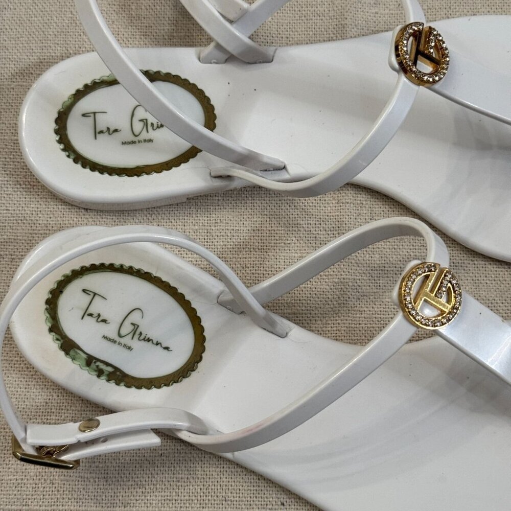 Tara Grinna White Thong Sandals Women’s 9 Italy Gold Logo Jelly Flat Beach - Picture 11 of 15